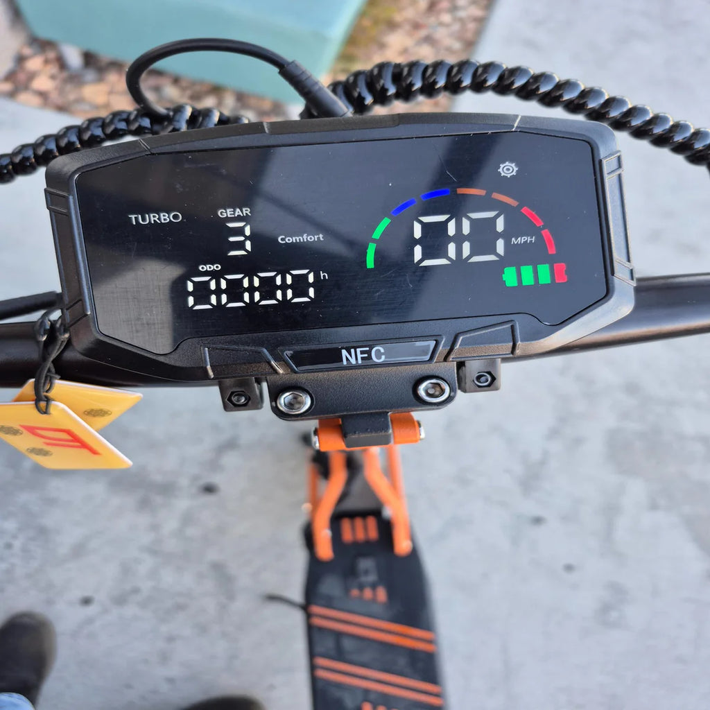 Freego C10 Pro Landtiger Dual-Motor Foldable Electric Scooter Handlebar Close Up